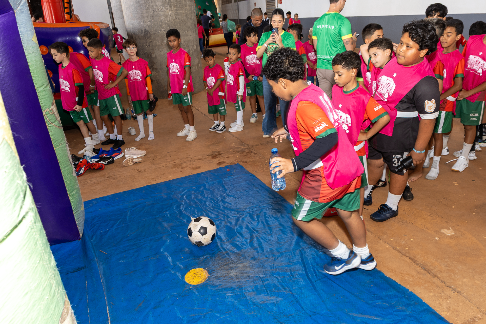 Em campo com a camisa do bem